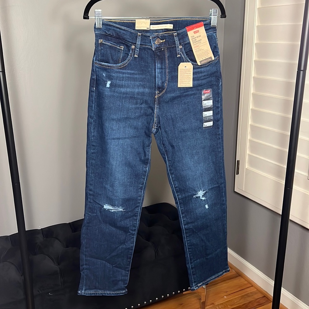 NWT! Women’s Levi’s 724 High Rise Slim Straight Cropped Jeans. Size 6 (28 waist)